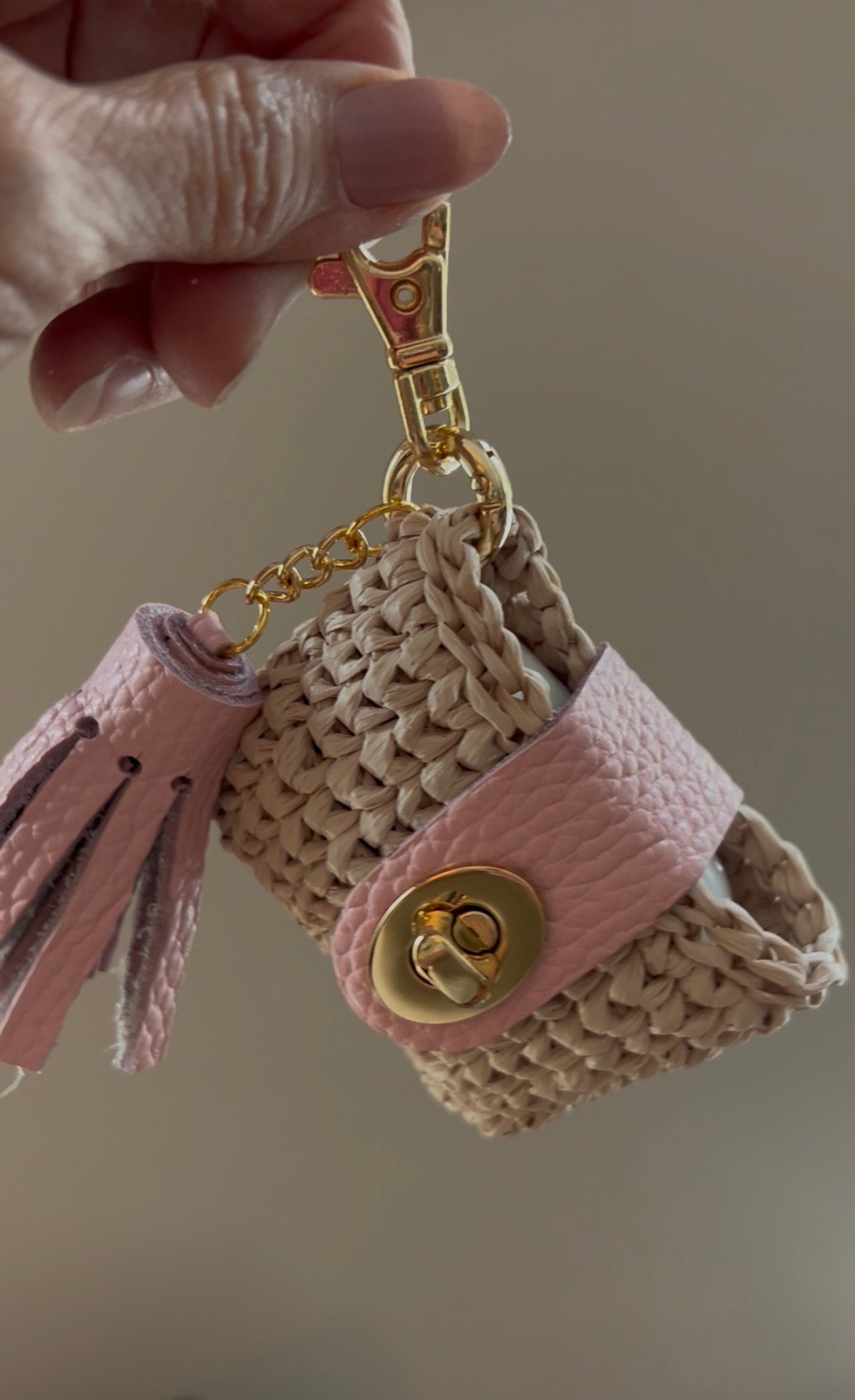 White Oak Raffia with Pink Leather Tassel Air Pod Case